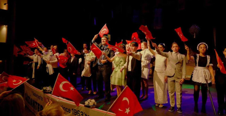 GKV'li Öğrencilerden Unutulmaz Tiyatro Performansı: 'Lüküs Hayat'