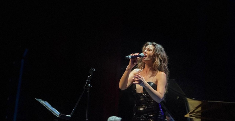 Gökçe Bahadır ve Emir Ersoy Bursa'da Güzel Bir Konser Verdi