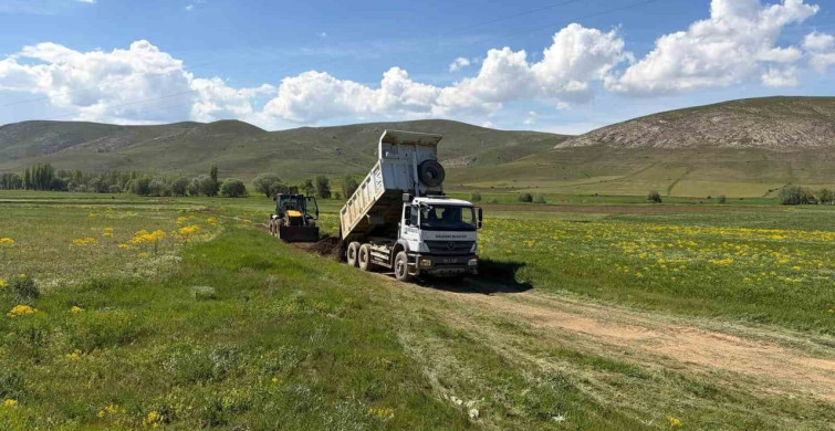 Gökçedere’de arazi yollarında çalışmalar devam ediyor