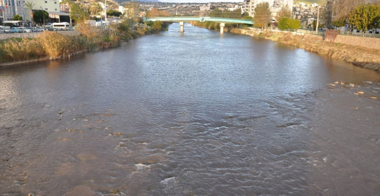 Göksu Nehri'ndeki Renk Değişimi İçin İnceleme Başlatıldı