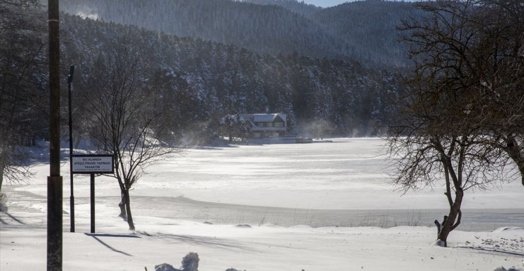 Gölcük Tabiat Parkı'ndaki Göl Buzla Kaplandı