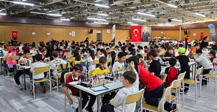 Gölcük'te Satranç Turnuvası Heyecanı Başladı