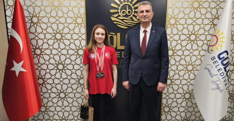 Gölcük'ün Şampiyonu Alara Gökalp, Başkan Sezer ile Buluştu