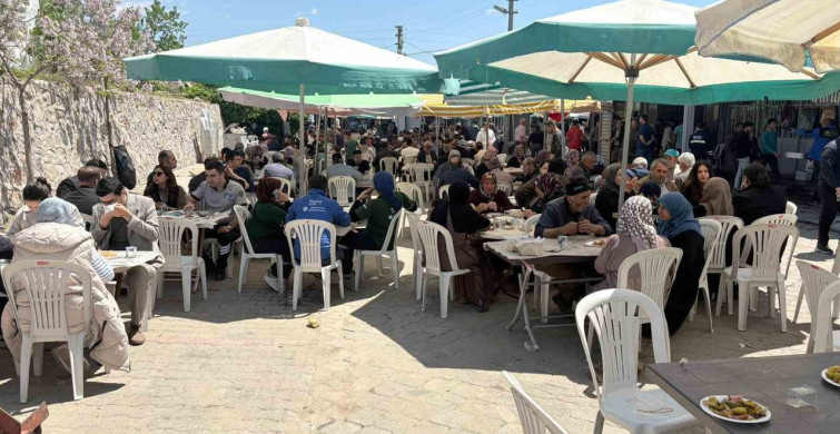 Gördes Sanayi Sitesi'nde 17. Geleneksel Hayır Yemeği Düzenlendi