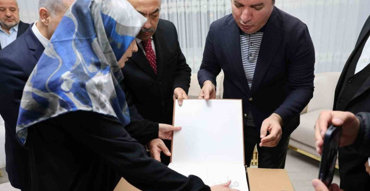 Görme Engelli Hafız Kader Macit'e Braille Kur'an Hediyesi