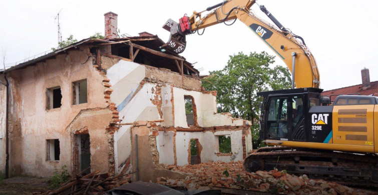 Görünmeyen Tehlike: Yıkılan eski binalar hastalığa yol açıyor