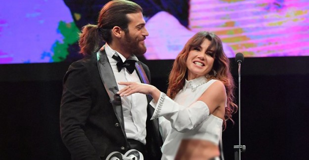 GQ Men Of The Year 2018 Ödülünü Almaya Giden Can Yaman'ın Demet Özdemir Hareketi Dikkatlerden Kaçmadı