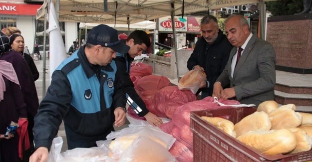 Gramajı Düşük Ekmekler Vatandaşa Ücretsiz Dağıtıldı