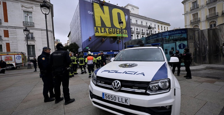 Greenpeace'ten Madrid'de Savaş Karşıtı Eylem