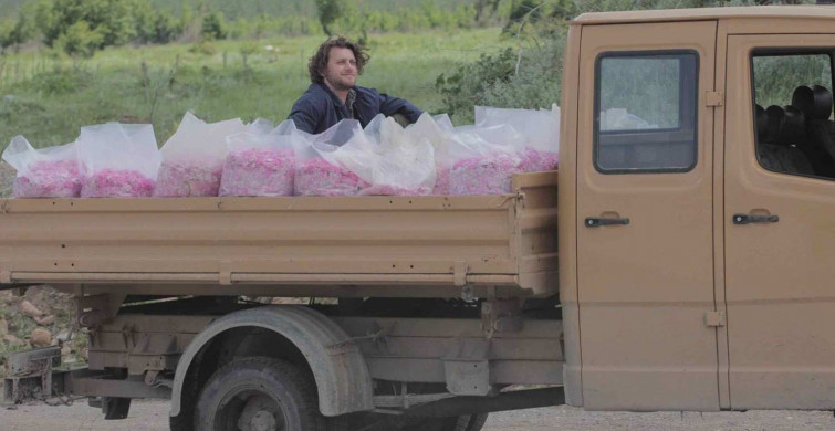 Güller Ülkesi Damascena film konusu ve oyuncuları