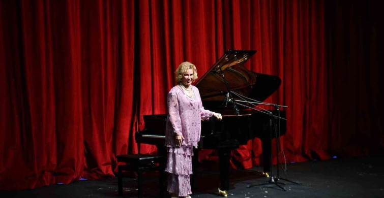 Gülsin Onay Balıkesir'de Unutulmaz Bir Performans Sergiledi