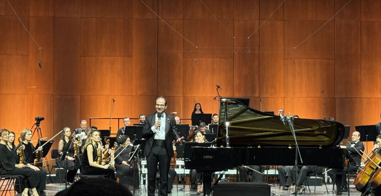 Gülsin Onay'ın AKM'de Üstün Performansı