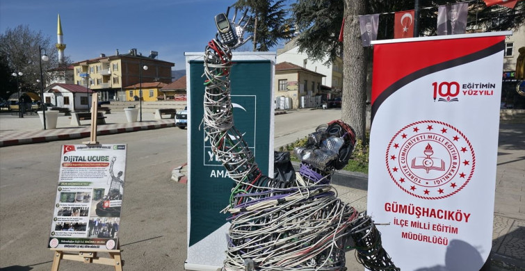 Gümüşhacıköy'de Dijital Bağımlılığa Dikkat Çeken Heykel