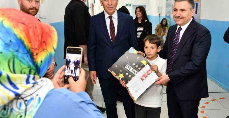 Gümüşhane'de 17 bin 183 öğrenci karne sevinci yaşadı