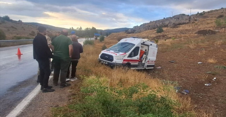 Gümüşhane'de Ambulans Kazası: 3 Sağlık Çalışanı Yaralandı