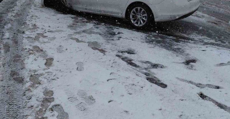 Gümüşhane'de Ambulans ve Otomobil Çarpıştı: 3 Yaralı