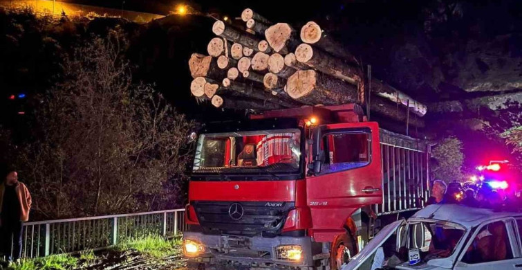 Gümüşhane'de Kafa Kafaya Çarpışma: 3 Yaralı