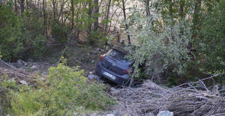 Gümüşhane'de Kontrolden Çıkan Otomobil Harşit Çayı Kenarında Durduruldu