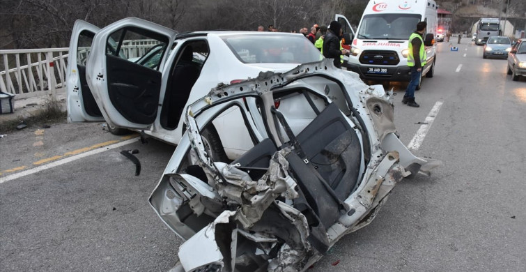 Gümüşhane'de Trafik Kazası: 3 Yaralı