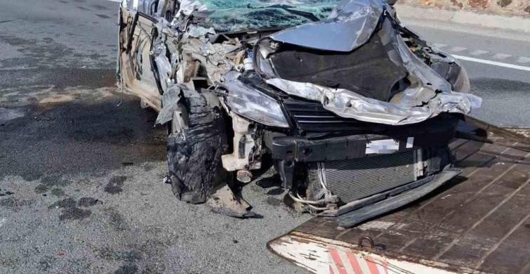 Gümüşhane'de tünel çıkışında kamyona çarpan otomobil takla attı: 1 yaralı