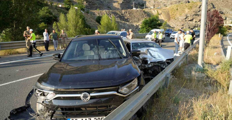 Gümüşhane'de üç aracın karıştığı zincirleme trafik kazasında bir kişi yaralandı