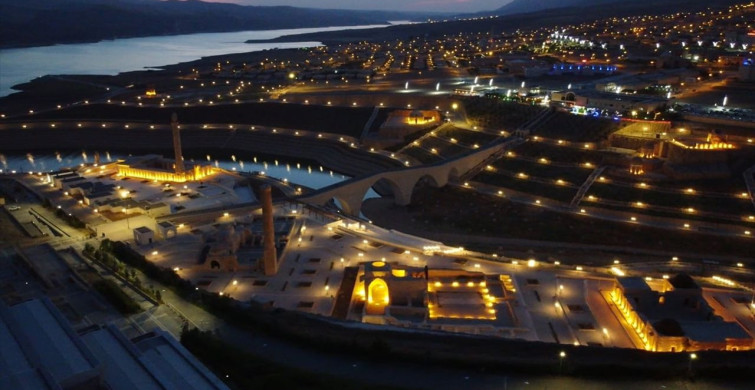Güneydoğu Anadolu'nun Tarihi Mekanları Yenilenebilir Enerjiyle Aydınlatılıyor