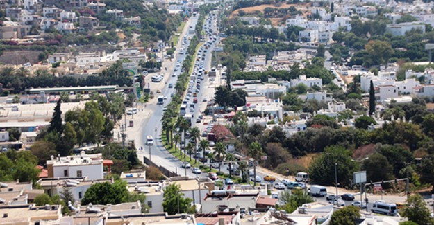 Gurbetçilerin Dönüşe Geçmesi Sonucu Yollar Kilitlendi