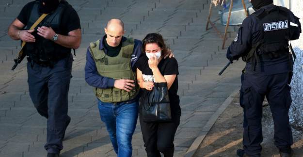 Gürcistan'da Bankadaki Rehine Krizi Büyüyor