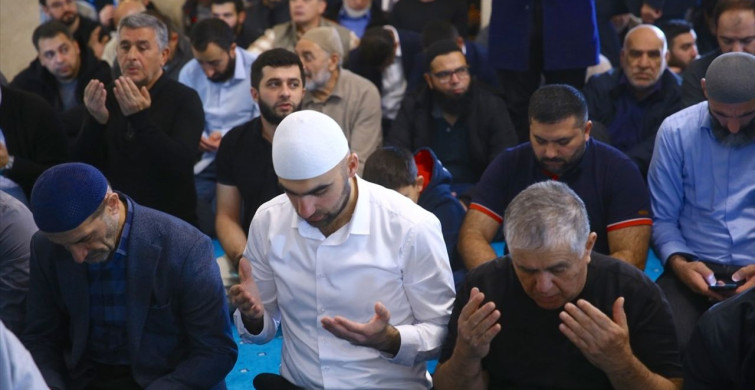 Gürcistan'da Düşen Uçakta Şehit Olan Askerler İçin Bakü'de Gıyabi Cenaze Namazı