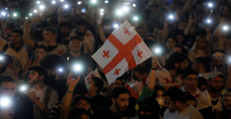 Gürcistan’da sokaklar kaynıyor: Yasa tasarısına büyük protesto