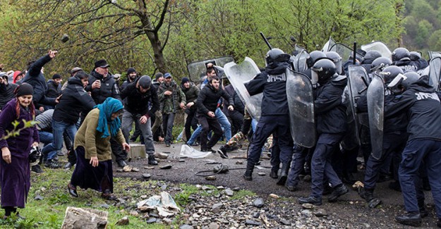 Gürcistan'daki HES Protestosunda Güvenlik Kuvvetleriyle Arbede Yaşandı: 55 yaralı