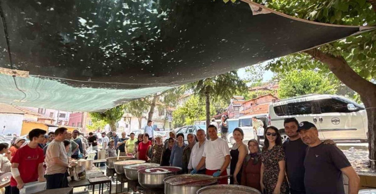 Güroluk Mahallesi’nde 34 yıllık aşure geleneği yaşatılıyor