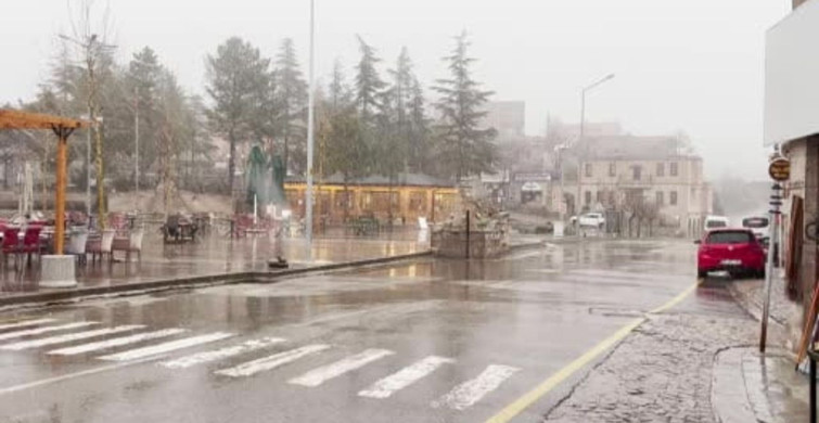 Güzelyurt'ta Bahar Döneminde Kar Yağışı