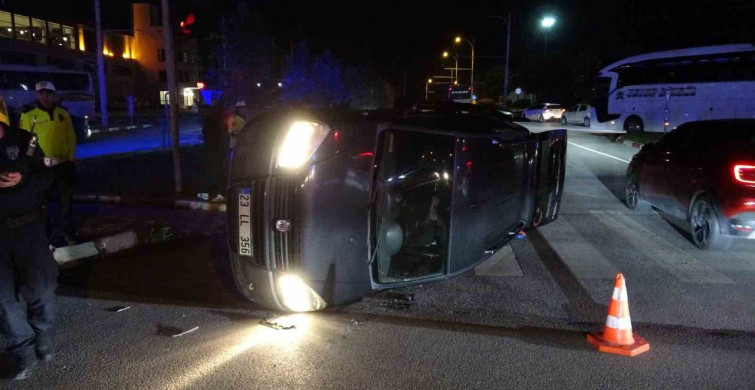 Hafif Ticari Araç Otomobille Çarpıştı: Bir Çocuk Yaralandı