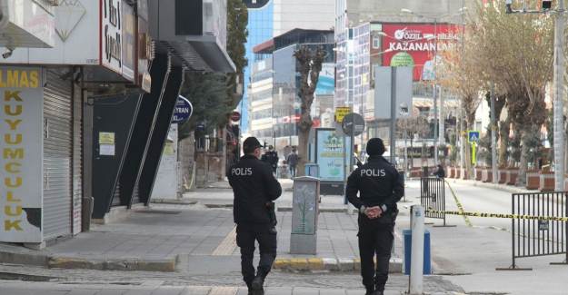 Hafta Sonu Sokağa Çıkma Yasağı Var mı?