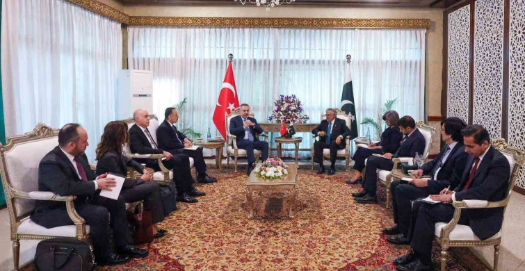 Hakan Fidan, Pakistanlı Mevkidaşı ile Görüşme Gerçekleştirdi