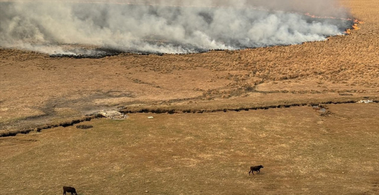 Hakkari Nehil Sazlığı'ndaki Yangın Kontrol Altına Alınmaya Çalışılıyor