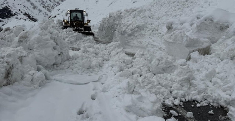 Hakkari-Şırnak Yolunda Çığ Temizliği Tamamlandı