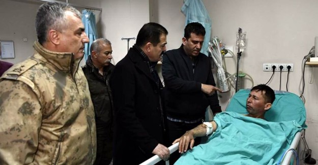 Hakkari Valisi İdris Akbıyık'dan Yaralı Askerlere Ziyaret 