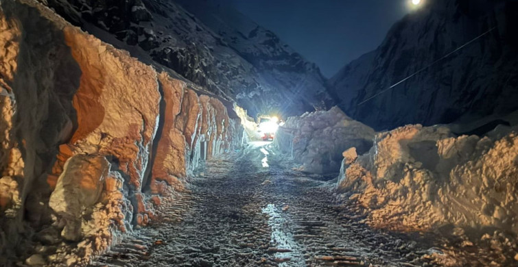 Hakkari-Van Kara Yolu Çığ Nedeniyle Kapanmıştı, Açıldı