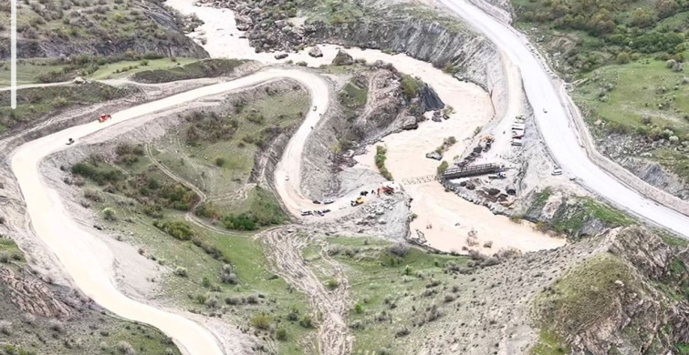 Hakkari-Van Kara Yolunda Panel Köprü İnşaatı Devam Ediyor