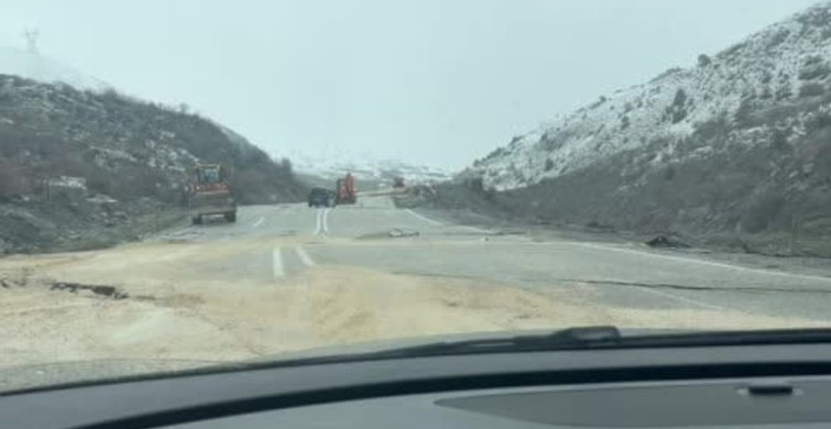 Hakkari-Van Yolunda Çökme Olayı: Ulaşım Kontrollü Devam Ediyor