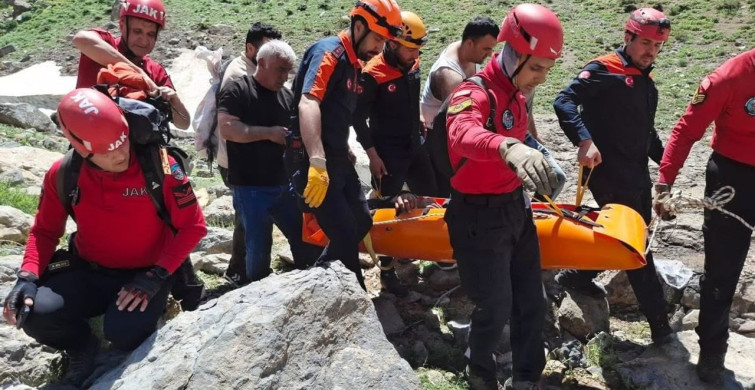 Hakkâri'de ayağı kırılan vatandaşı askeri helikopter kurtardı