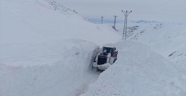 Hakkari'de Çığ Temizleme Çalışmaları Başarıyla Tamamlandı