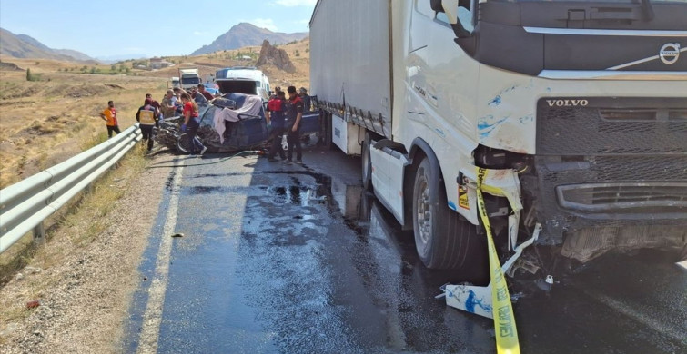 Hakkari'de Feci Kaza: 3 Ölü, 2 Yaralı