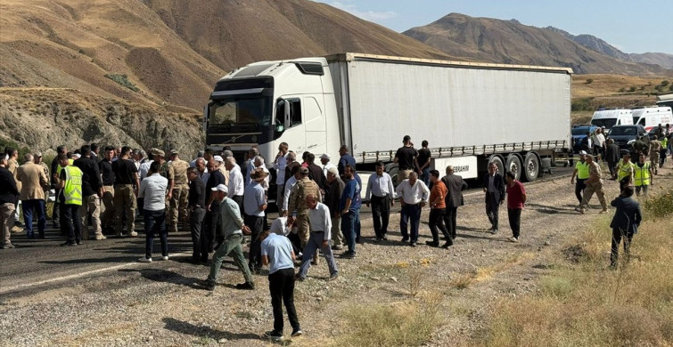 Hakkari'de Feci Kaza: 4 Ölü, 1 Yaralı
