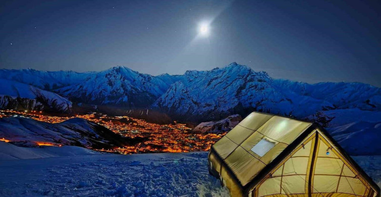 Hakkari'de Gece Kamp Deneyimi: Kış ve Baharın Buluşması