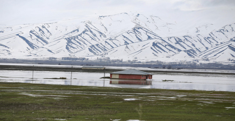 Hakkari'de hayat durma noktasında! Yağışlar şehri felç etti!