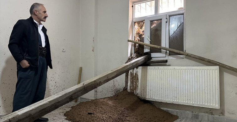 Hakkari'de Heyelan Felaketi: Bir Ev Zarar Gördü