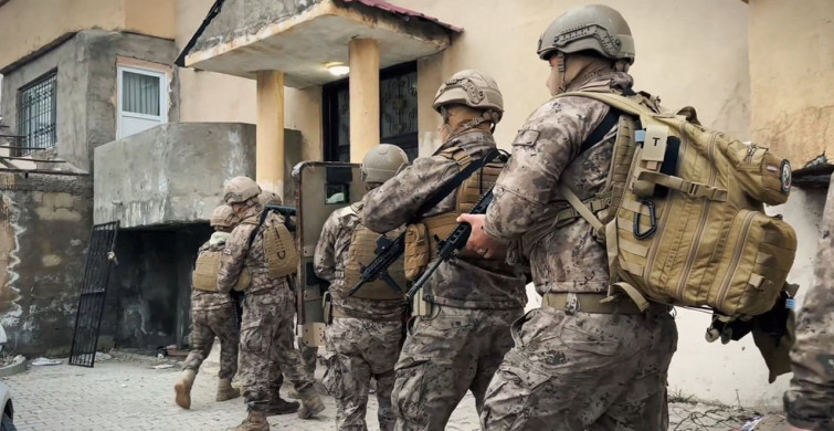 Hakkari'de Kaçakçılık Şebekesi Çökertildi